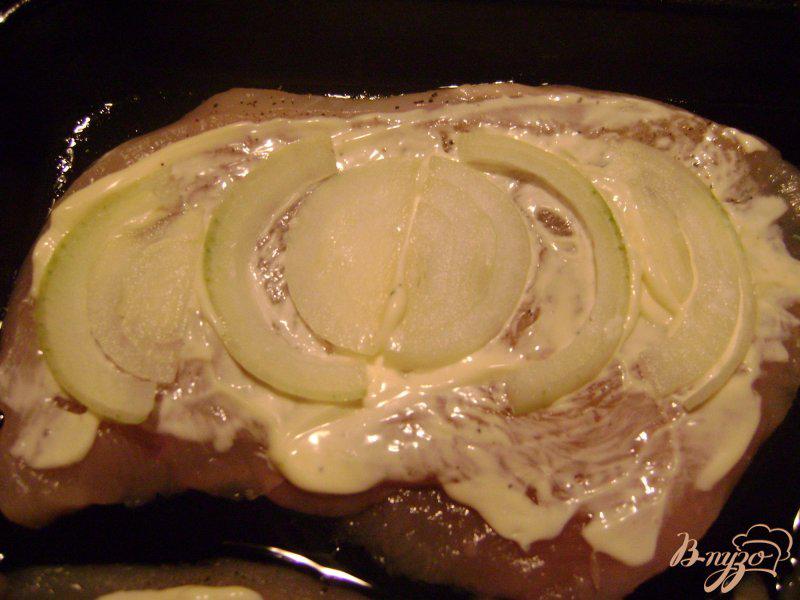 Фото приготовление рецепта: Нарядное куриное филе из духовки шаг №3
