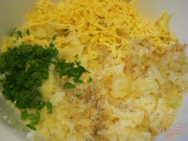 Фото приготовление рецепта: Заливной картофельный пирог шаг №3