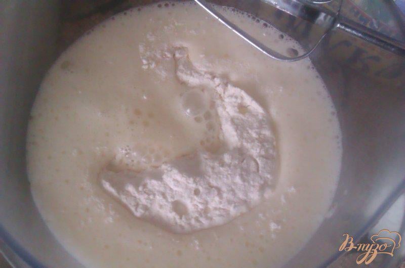 Фото приготовление рецепта: Тонкие блины на молоке шаг №2