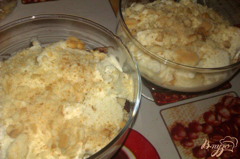 Фото приготовление рецепта: Банановый десерт с мороженым и печеньем шаг №5