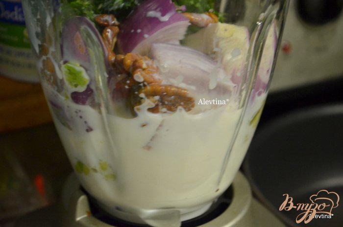Фото приготовление рецепта: Суп охлажденный с авокадо шаг №2