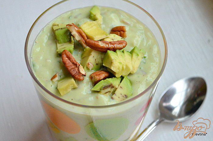 Фото приготовление рецепта: Суп охлажденный с авокадо шаг №3
