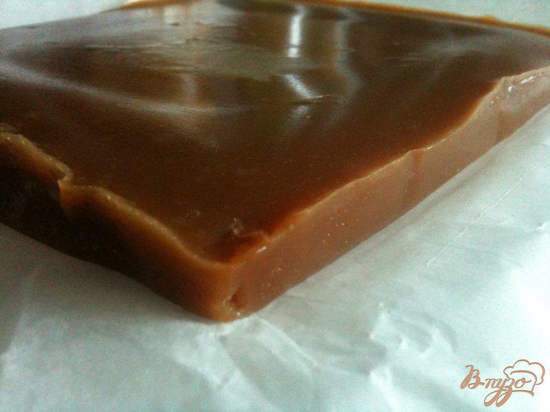 Фото приготовление рецепта: Конфеты из мягкой карамели в шоколаде шаг №6