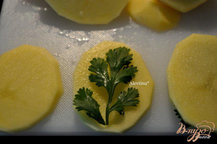 Фото приготовление рецепта: Жареный картофель с  петрушкой шаг №2