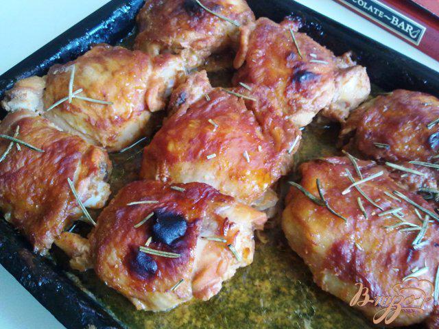 Фото приготовление рецепта: Куриные бедра в маринаде шаг №9