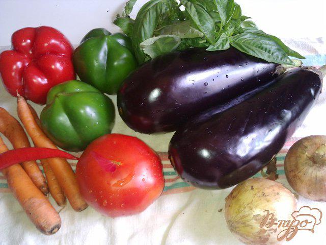 Фото приготовление рецепта: Овощное рагу с баклажанами и базиликом шаг №1