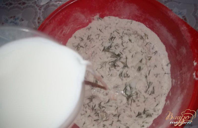 Фото приготовление рецепта: Укропные сконсы с соленой рыбкой шаг №3