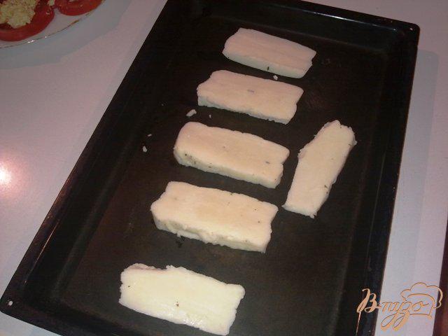 Фото приготовление рецепта: Тортилья с сыром халуми шаг №3