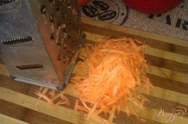 Фото приготовление рецепта: Картофель с тушенкой в горшочках шаг №3