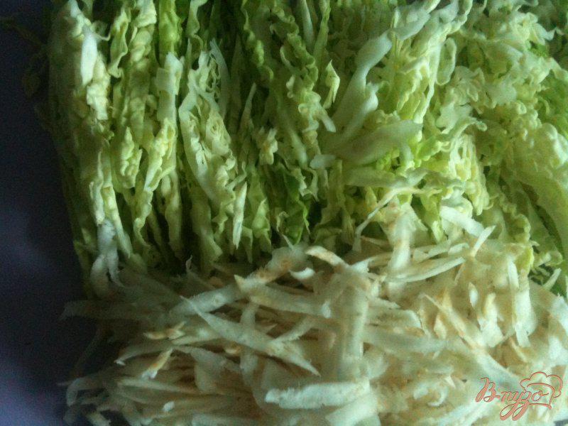 Фото приготовление рецепта: Салат из савойской капусты с зернами граната шаг №1