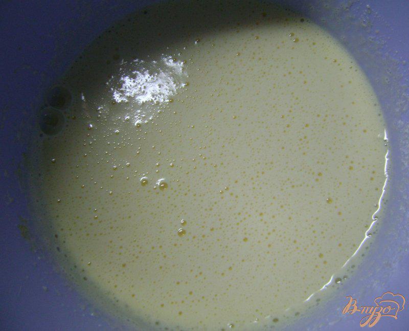 Фото приготовление рецепта: Бисквитно - желейный торт шаг №2