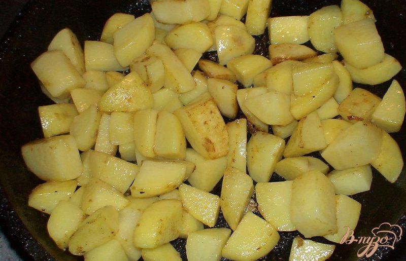 Фото приготовление рецепта: Картошка тушеная со свининой шаг №4