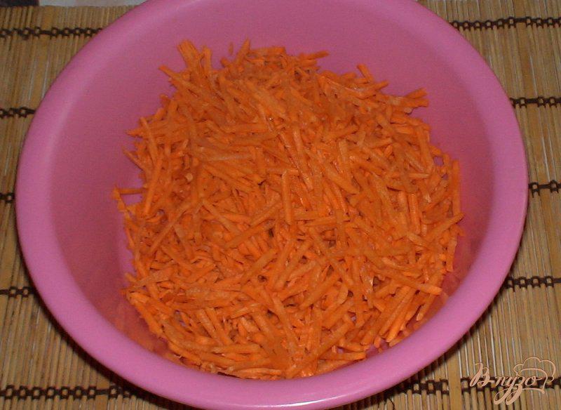 Фото приготовление рецепта: Соленые баклажаны с морковкой шаг №3