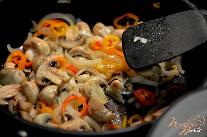 Фото приготовление рецепта: Чили сальса с грибами шаг №2