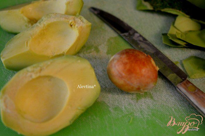 Фото приготовление рецепта: Салат шпинатный с авокадо шаг №1