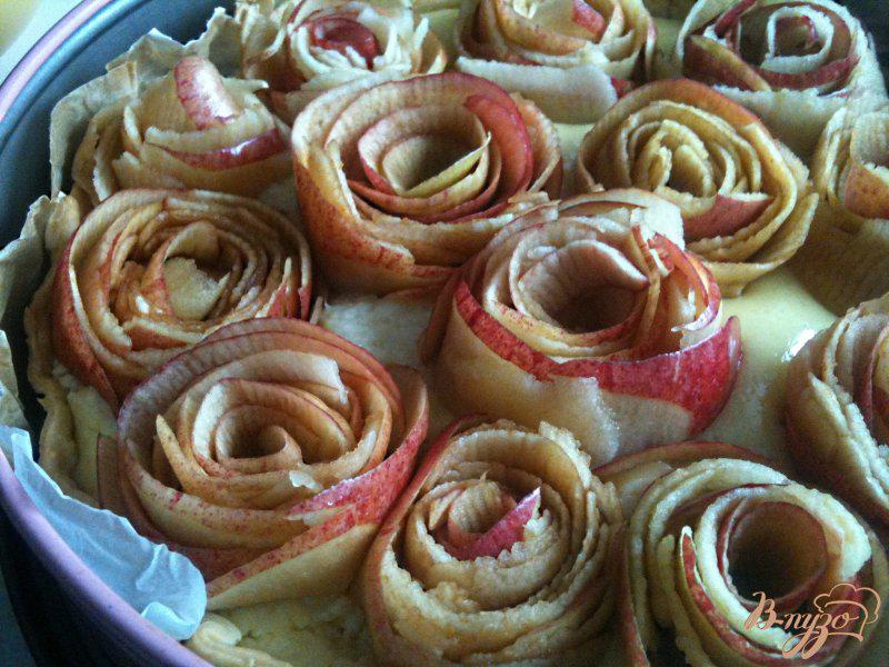 Фото приготовление рецепта: Пирог «Яблочные розы» шаг №9