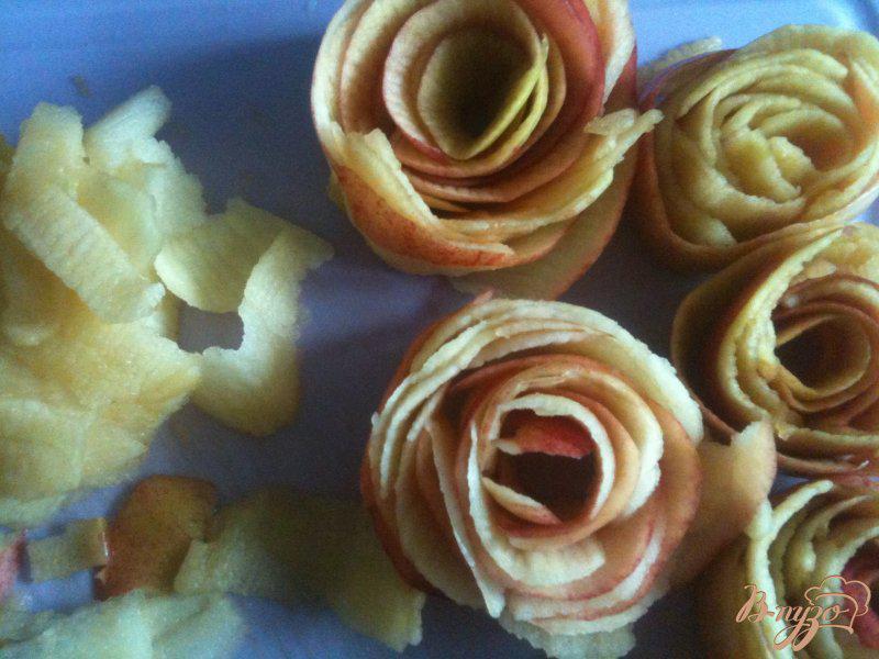 Фото приготовление рецепта: Пирог «Яблочные розы» шаг №8