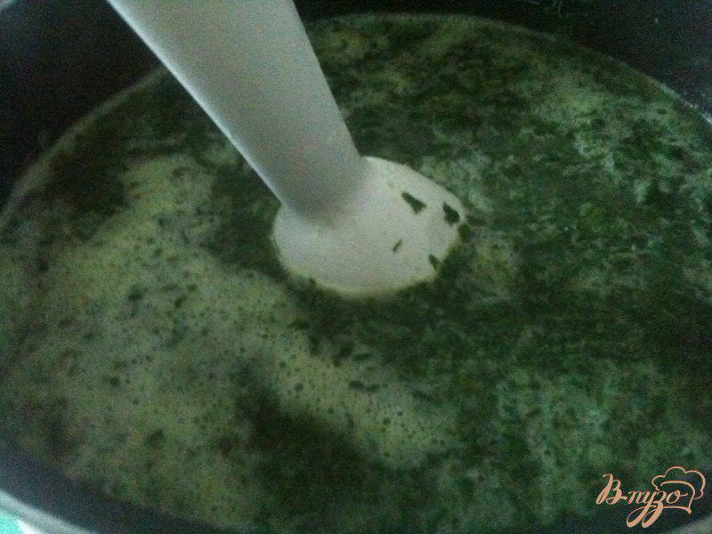 Фото приготовление рецепта: Шпинатный суп с грушами шаг №4