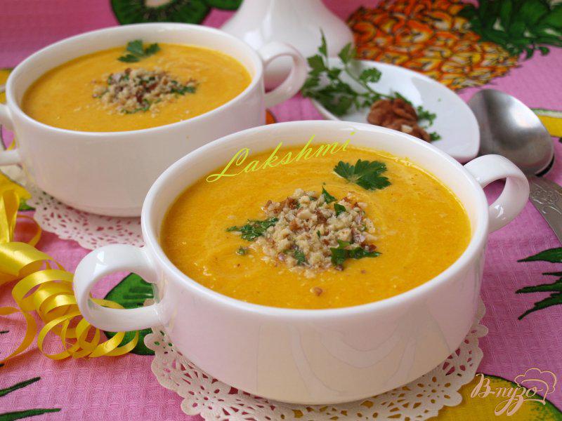 Фото приготовление рецепта: Морковно-ананасовый суп-пюре с карри шаг №7