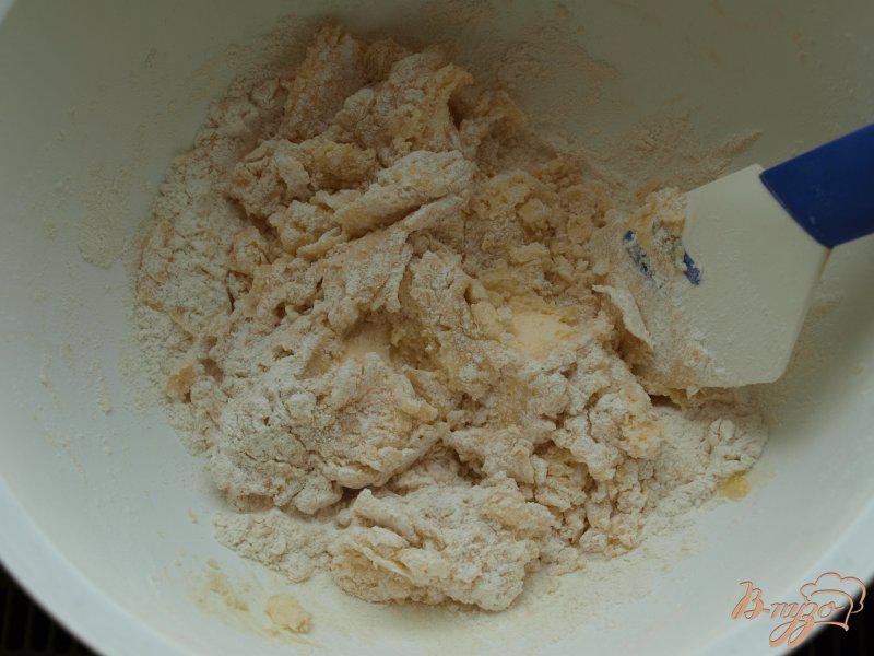 Фото приготовление рецепта: Творожный пирог с абрикосами «Жирафик» шаг №2