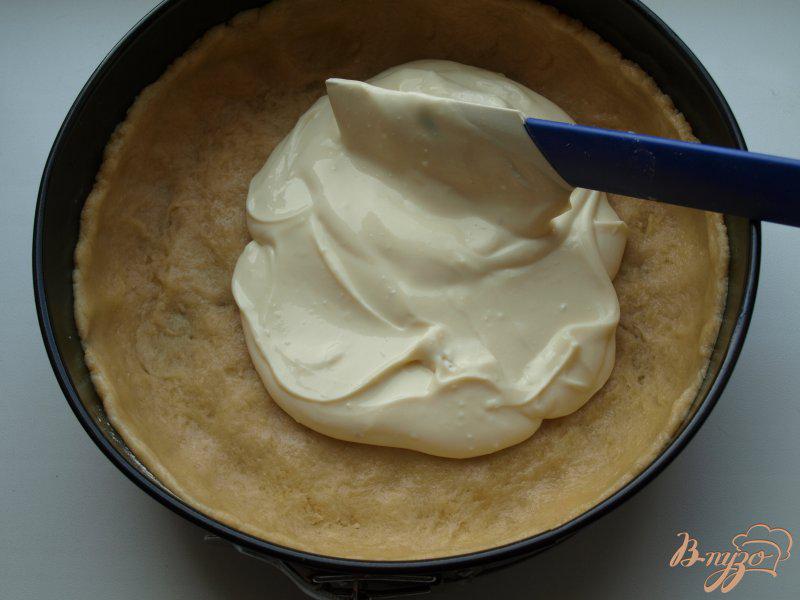 Фото приготовление рецепта: Творожный пирог с абрикосами «Жирафик» шаг №6