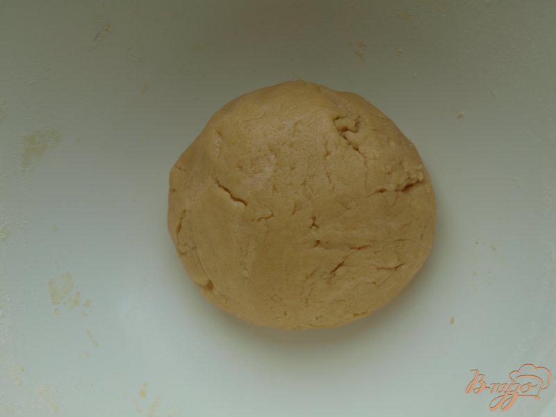Фото приготовление рецепта: Творожный пирог с абрикосами «Жирафик» шаг №3