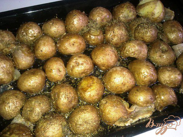 Фото приготовление рецепта: Запеченный картофель с тимьяном шаг №6