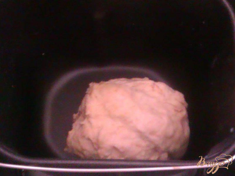 Фото приготовление рецепта: Белый хлеб с семечками в хлебопечке шаг №4