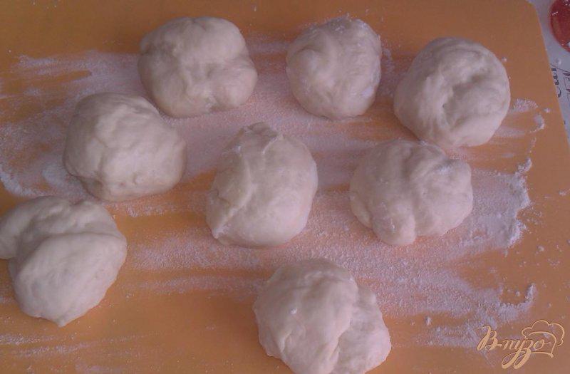 Фото приготовление рецепта: Булочки с малиновым вареньем шаг №2