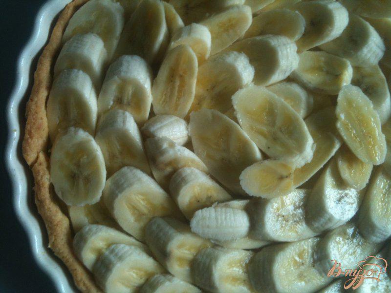 Фото приготовление рецепта: Творожно-банановый тарт шаг №6