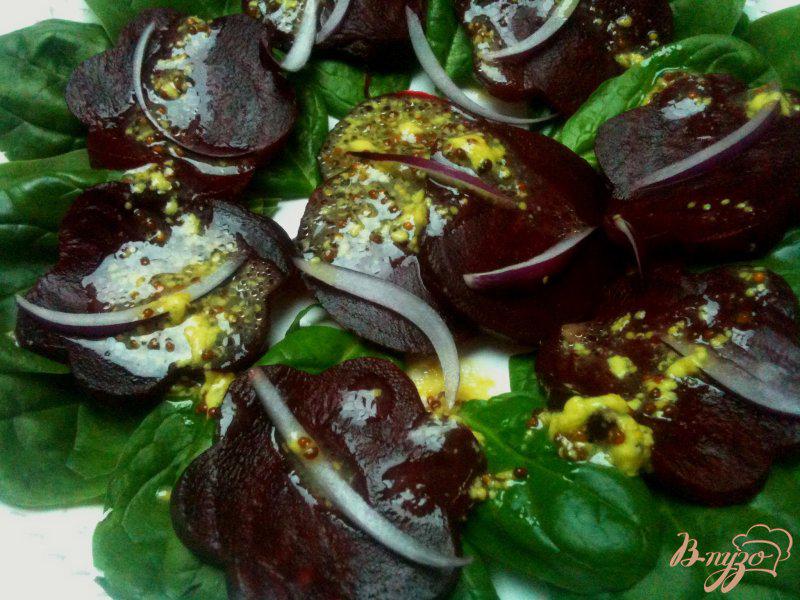 Фото приготовление рецепта: Салат со свеклой и киви шаг №5