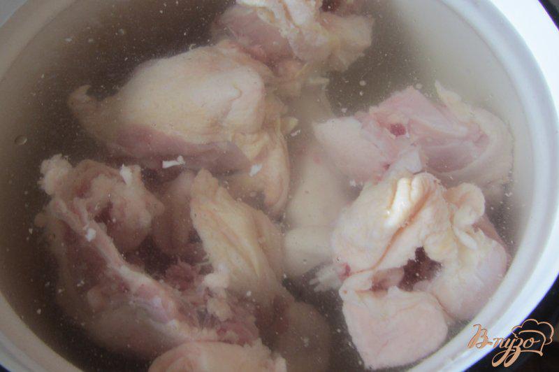 Фото приготовление рецепта: Холодец на свиных ножках со специями. шаг №2