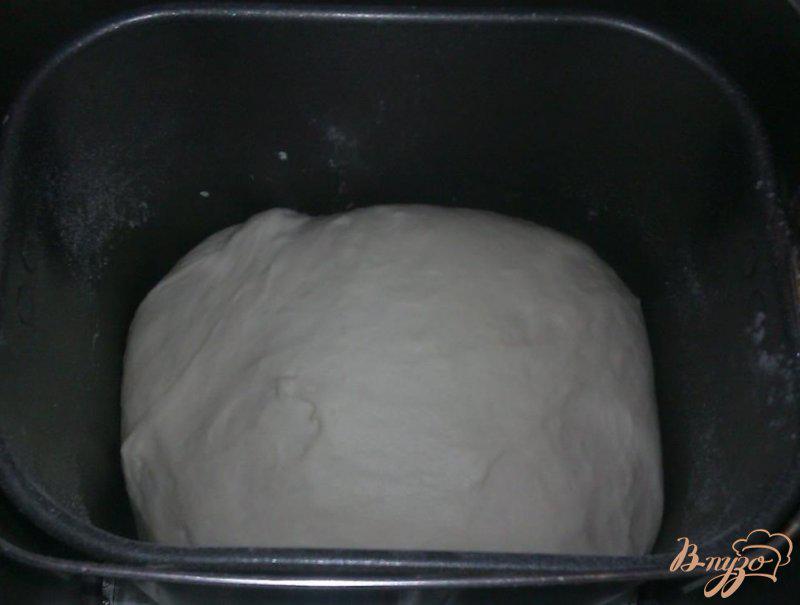 Фото приготовление рецепта: Обезьяний хлеб с укропом и чесноком в хлебопечке шаг №3