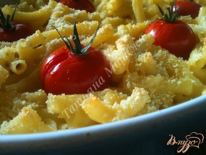 Фото приготовление рецепта: Макаронная запеканка с сыром и томатами шаг №6