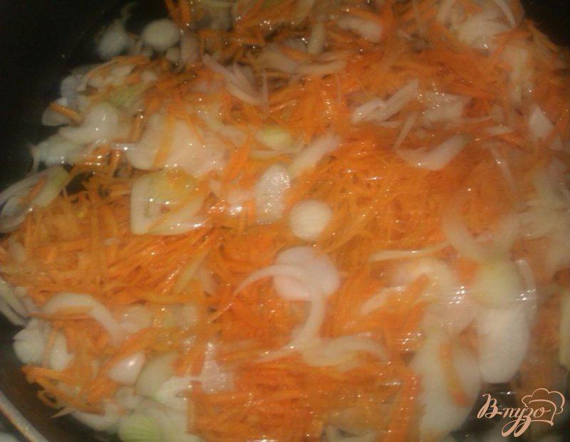 Фото приготовление рецепта: Белая рыба под овощами и сметаной шаг №1