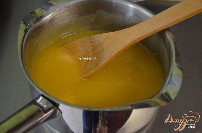 Фото приготовление рецепта: Фунтовый пряный кекс с апельсиново-ромовым соусом шаг №5