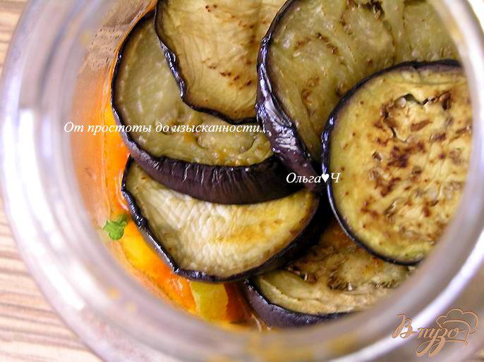 Фото приготовление рецепта: Закуска из баклажан со сладким перцем шаг №4