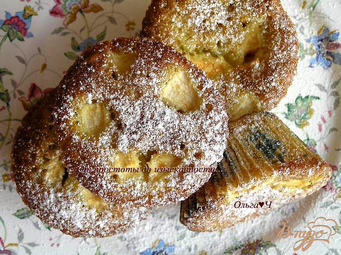 Фото приготовление рецепта: Апельсиновые кексы с яблоками шаг №9