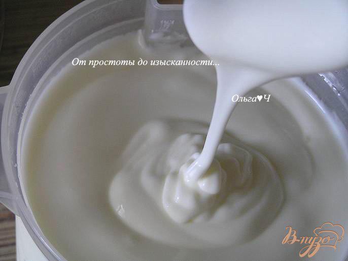 Фото приготовление рецепта: Домашний йогурт с грушей и мятным сиропом шаг №3