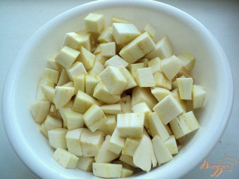 Фото приготовление рецепта: Белые баклажаны, тушенные в сметане шаг №3
