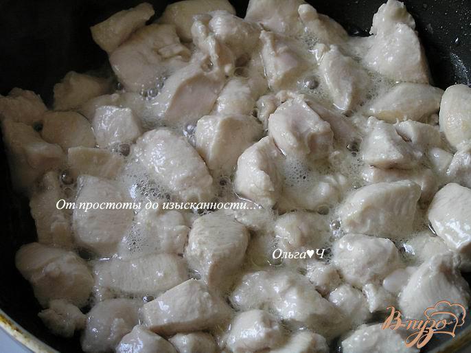 Фото приготовление рецепта: Куриные грудки в розовом соусе шаг №1