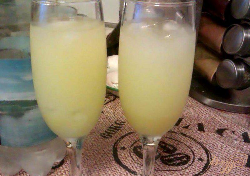 Фото приготовление рецепта: Освежающий коктейль с лимонным ликером шаг №2