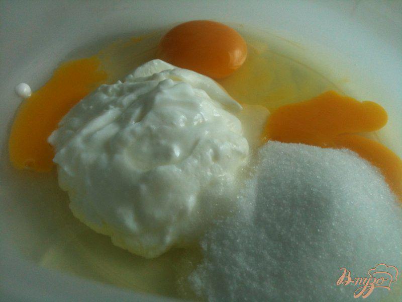 Фото приготовление рецепта: Пышные блинчики на йогурте шаг №1