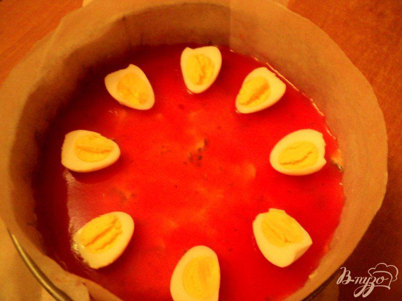 Фото приготовление рецепта: Закусочный  сырно-томатный торт шаг №10