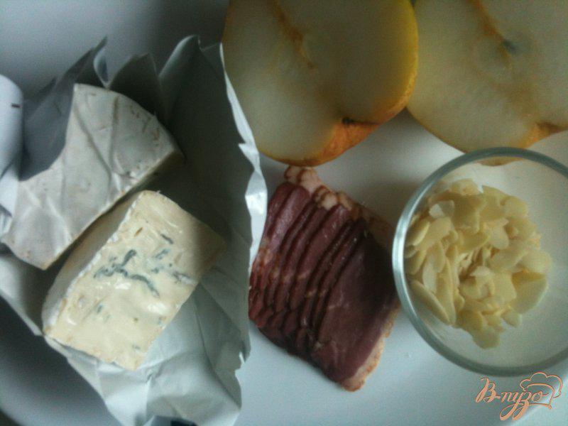 Фото приготовление рецепта: Груши с голубым сыром и утиной грудкой шаг №1