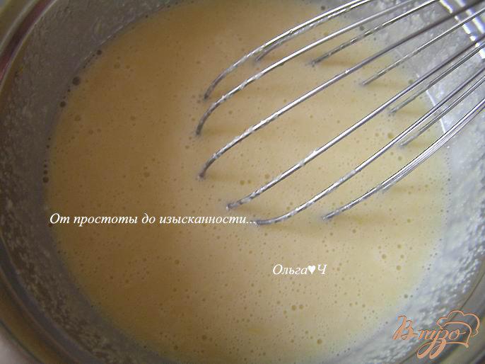 Фото приготовление рецепта: Вишневая запеканка с кокосовой стружкой шаг №2