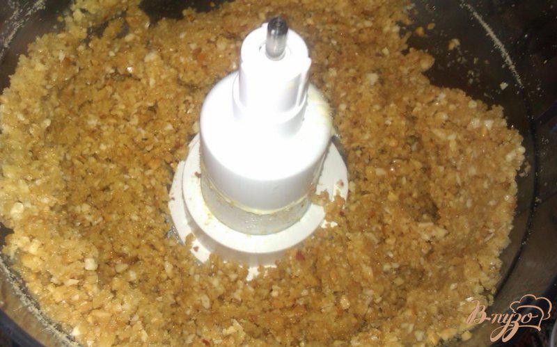 Фото приготовление рецепта: Ореховый чизкейк с шоколадным ганашем шаг №3