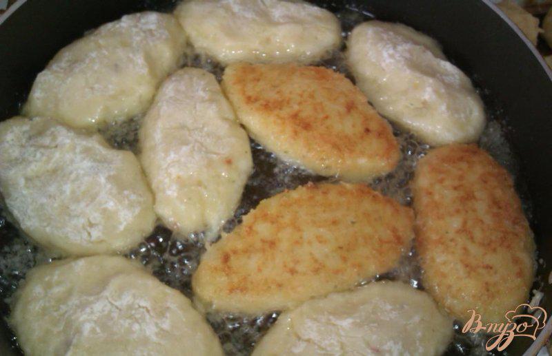 Фото приготовление рецепта: Картофельные пирожки шаг №5