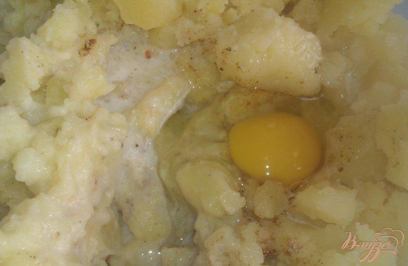Фото приготовление рецепта: Картофельные пирожки с печенкой шаг №3