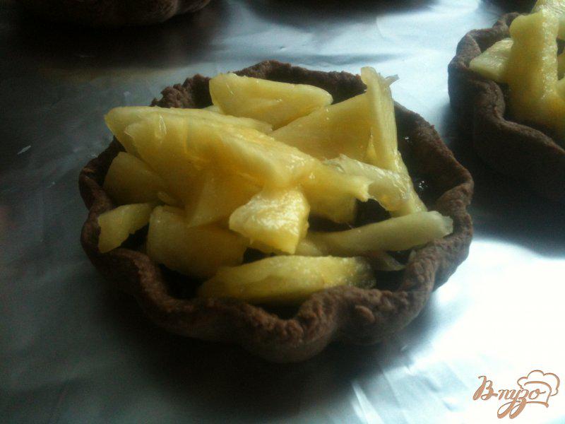 Фото приготовление рецепта: Корзиночки с ананасом и меренгой шаг №6